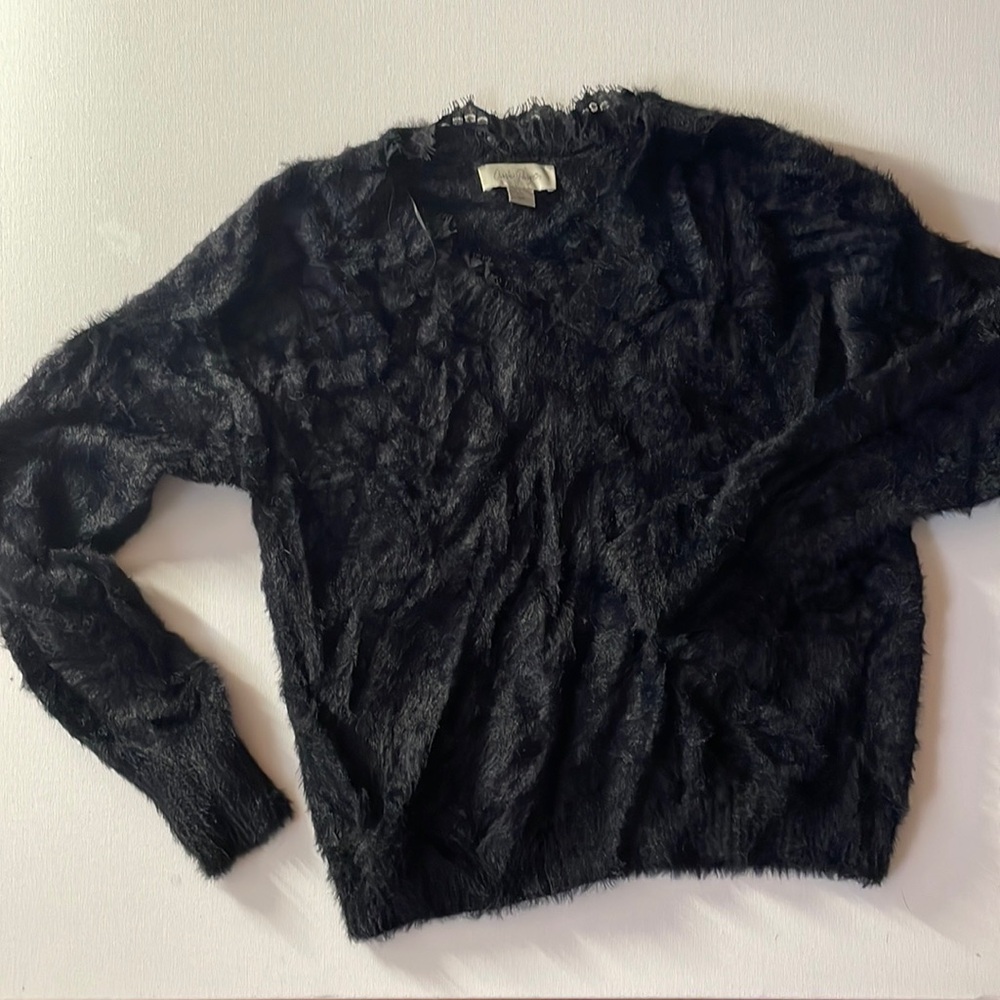 SUPER fluffy Charlie Paige sweater, v-neck with lace detail, S/P